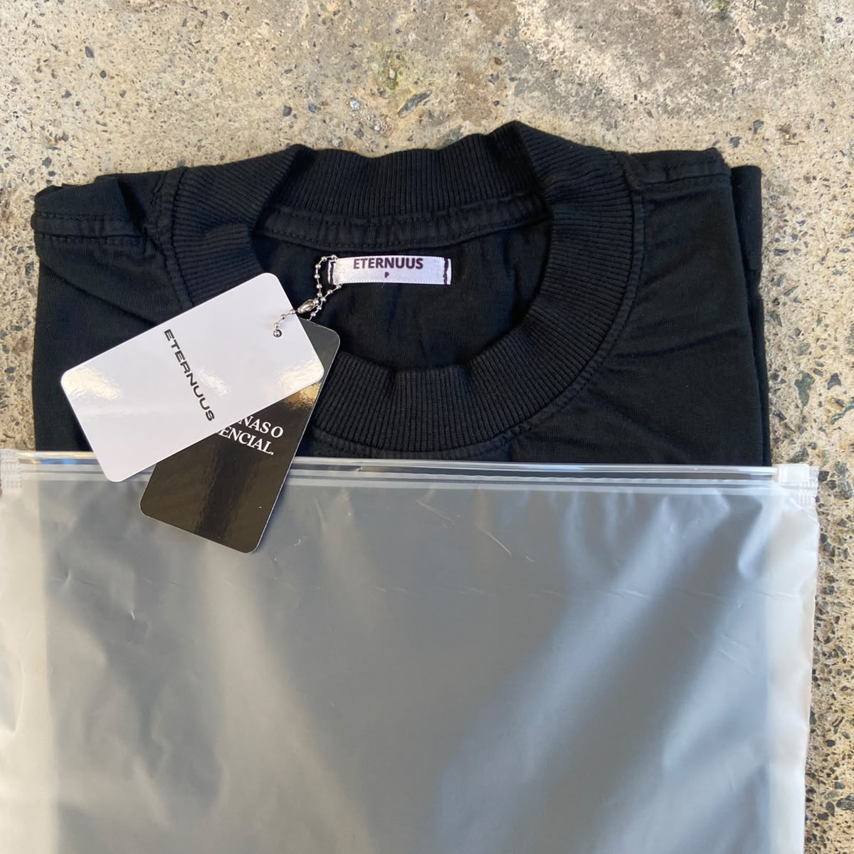CAMISETA PRETA